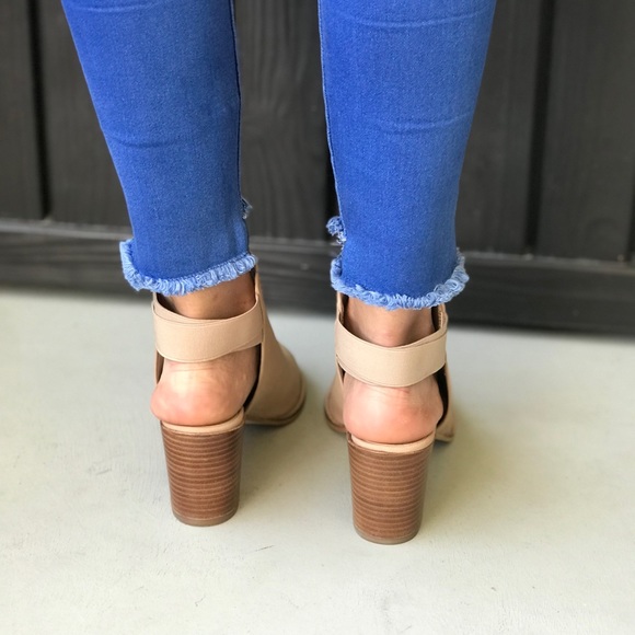 NIB Leather Stretch Ankle Band Peep Toe Booties - Picture 3 of 7